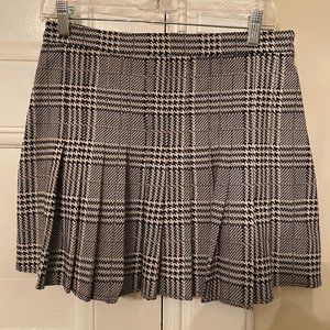 Forever 21 Houndstooth Pleated mini Skirt